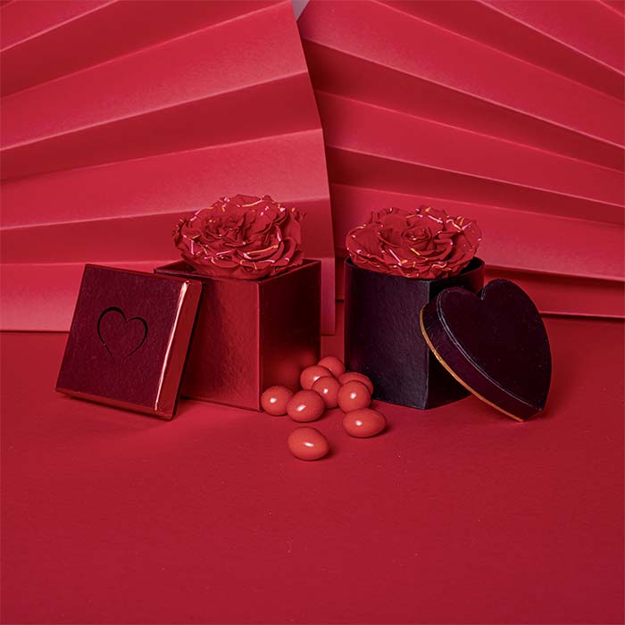 Box di San valentino con rosa e cioccolatini